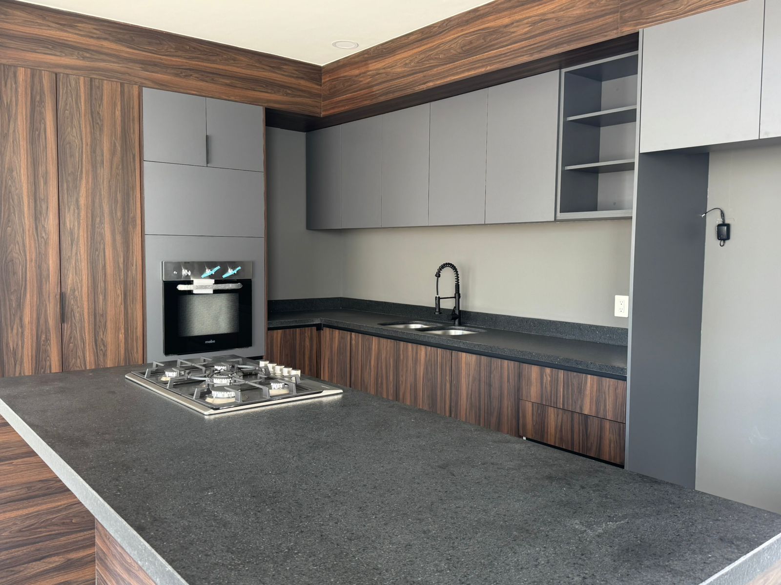 Se VENDE hermosa casa nueva  en Valles del molino zona norte